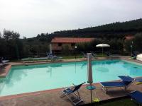 Agriturismo Val di Nappoの敷地内または近くにあるプール