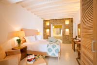 Postel nebo postele na pokoji v ubytování Petinos Beach Hotel