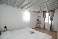 Postel nebo postele na pokoji v ubytování Gryparis' Club Apartments