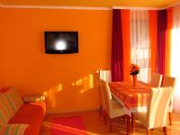 Televízia a/alebo spoločenská miestnosť v ubytovaní Balaton Beach Apartman