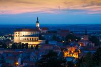 Nespecifikovaný výhled na destinaci Mikulov nebo výhled na město při pohledu z aparthotelu