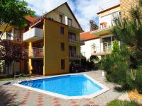 Bazén v ubytovaní Balaton Beach Apartman alebo v jeho blízkosti