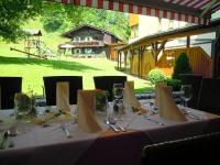 Reštaurácia alebo iné gastronomické zariadenie v ubytovaní Landgasthof Reitsamerhof