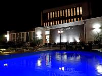 Bazén v ubytovaní Doris Hotel alebo v jeho blízkosti