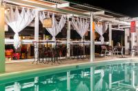 Swimmingpoolen hos eller tæt på Hotel Cravo e Canela