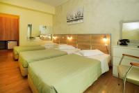Postel nebo postele na pokoji v ubytování Socrates Hotel