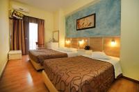 Postel nebo postele na pokoji v ubytování Socrates Hotel
