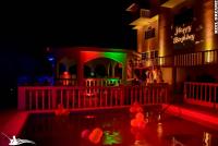 discoteca con luces rojas y verdes por la noche en Retreat Guest House, en Falmouth