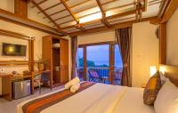 Postel nebo postele na pokoji v ubytování Lanta Miami Resort - SHA Extra Plus