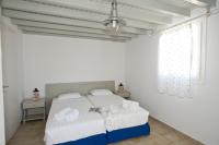 Postel nebo postele na pokoji v ubytování Gryparis' Club Apartments