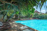 Bazén v ubytování Lanta Miami Resort - SHA Extra Plus nebo v jeho okolí