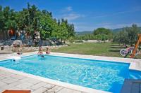Bazén v ubytování Maslina in Popovići (Haus für 5-7 Personen) nebo v jeho okolí
