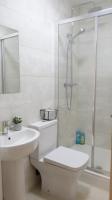 Půdorys ubytování Luxury 2 Bed 2 Bath - Free Parking - 5min to Airport - SLEEPS 6