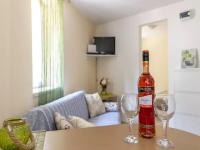 Televízia a/alebo spoločenská miestnosť v ubytovaní Apartment Bova