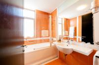 A bathroom at Victoria Terme Hotel