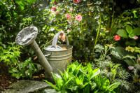 a statue of a bird bath in a garden at la maison d&#39;idylle in Combourg