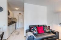 A kitchen or kitchenette at Casa Atlantis Playa Roca