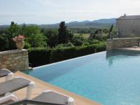 Piscine de l&#39;&eacute;tablissement La Bastide Des Senteurs ou situ&eacute;e &agrave; proximit&eacute;