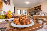 Jedlo v ubytovaní bed & breakfast alebo blízkom okolí