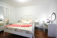 Posteľ alebo postele v izbe v ubytovaní Island stonehouse villa Kala mendula