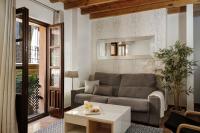 A seating area at Home4u, Elvira 16, 2A
