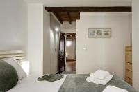 A bed or beds in a room at Home4u, Elvira 16, 2A