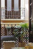 A balcony or terrace at Home4u, Elvira 16, 2A