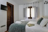 A bed or beds in a room at Home4u, Elvira 16, 2A