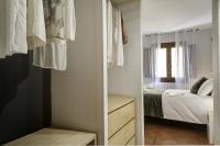 A bed or beds in a room at Home4u, Elvira 16, 2A