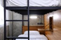 Postel nebo postele na pokoji v ubytování Baan Lung Poshtel