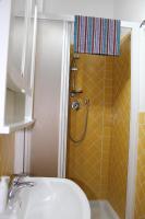 A bathroom at Gmax Guelfa Apartments
