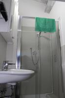 A bathroom at Gmax Guelfa Apartments