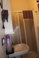 A bathroom at Gmax Guelfa Apartments