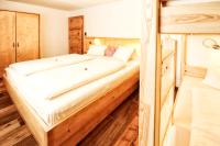 Posteľ alebo postele v izbe v ubytovaní Appartements & Chalets Wiesenruh
