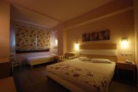 Łóżko lub łóżka w pokoju w obiekcie Hotel Manthos Blue