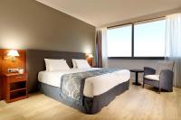 A bed or beds in a room at Exe Isla Cartuja