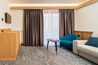 Televízia a/alebo spoločenská miestnosť v ubytovaní Hotel Lajadira & Spa
