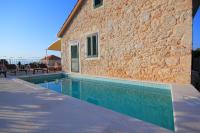 Bazén v ubytovaní Island stonehouse villa Kala mendula alebo v jeho blízkosti