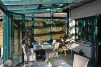 a patio with a table and chairs on a balcony at Pension zum Yachthafen in Waren