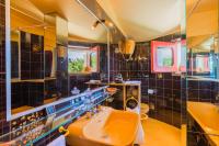 A bathroom at Villa Claudia