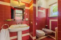 A bathroom at Villa Claudia