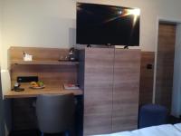 アート オブ コンフォート ハウス インゲボルクにあるテレビまたはエンターテインメントセンター