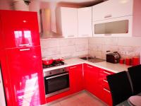 Kuchyň nebo kuchyňský kout v ubytování Apartman "Sabine red" with heated pool