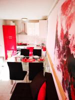 Kuchyň nebo kuchyňský kout v ubytování Apartman "Sabine red" with heated pool