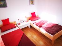 Postel nebo postele na pokoji v ubytování Apartman "Sabine red" with heated pool