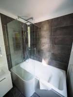 Kúpeľňa v ubytovaní Nautilus-Bay Holiday home with 5 rooms, on the beach, for 2-9 persons
