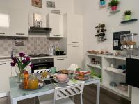 A kitchen or kitchenette at Perla Marina