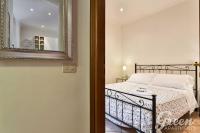 A bed or beds in a room at Green Apartments Rome
