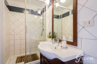 A bathroom at Green Apartments Rome
