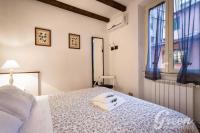 A bed or beds in a room at Green Apartments Rome